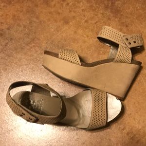 6.5 Vince Camuto wedge sandals